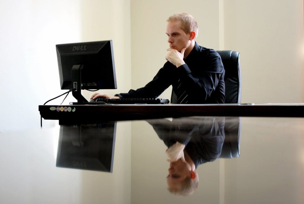Hoe Floris Göbel Zijn Vermogen Opbouwde en Bekend Werd