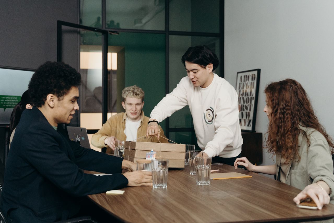 De zakelijke lunch nieuw leven inblazen: zo trakteer je je team op iets goeds
