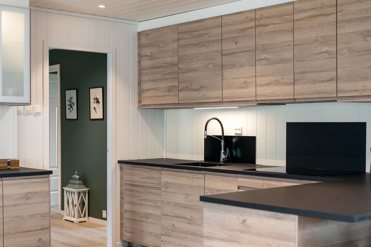 Waarom de witte showroomkeuken langzaam uit onze huizen verdwijnt